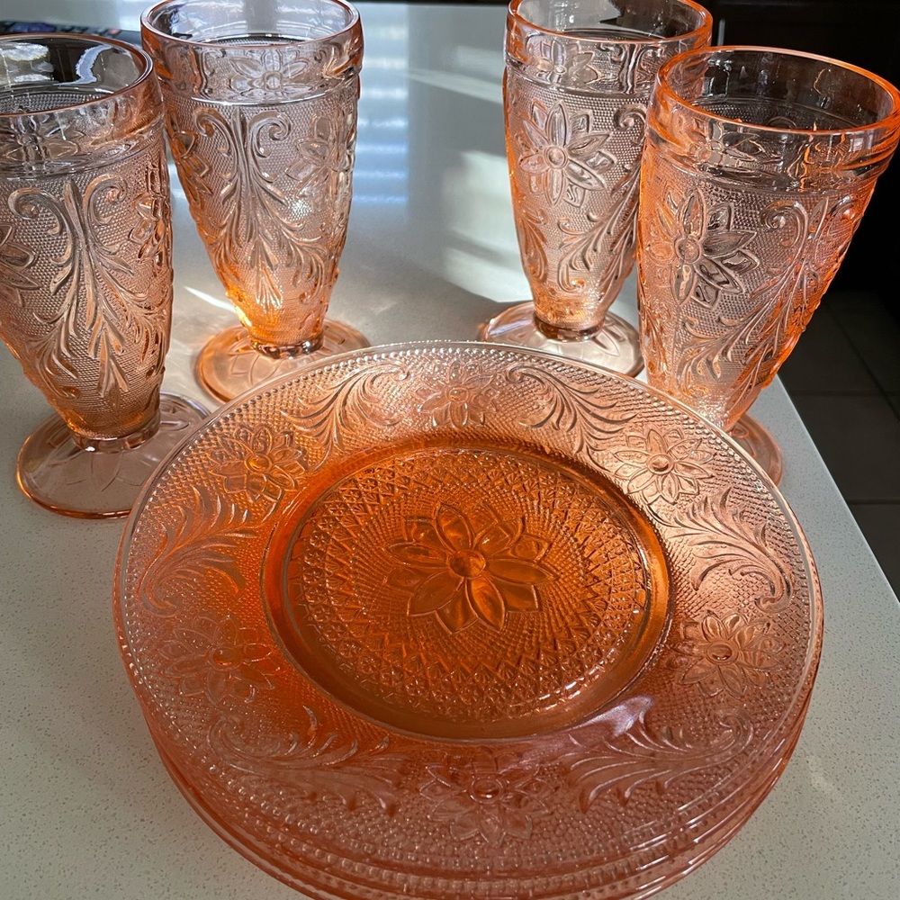 Set of 4 aTiara Indiana Glass Pink Dinner plates and cups